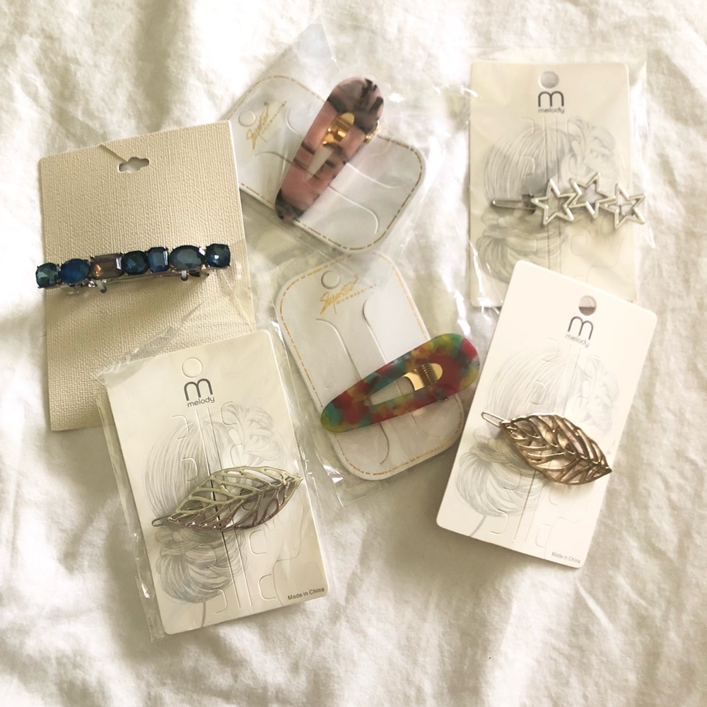 **SOLD** Hair accessory bundle